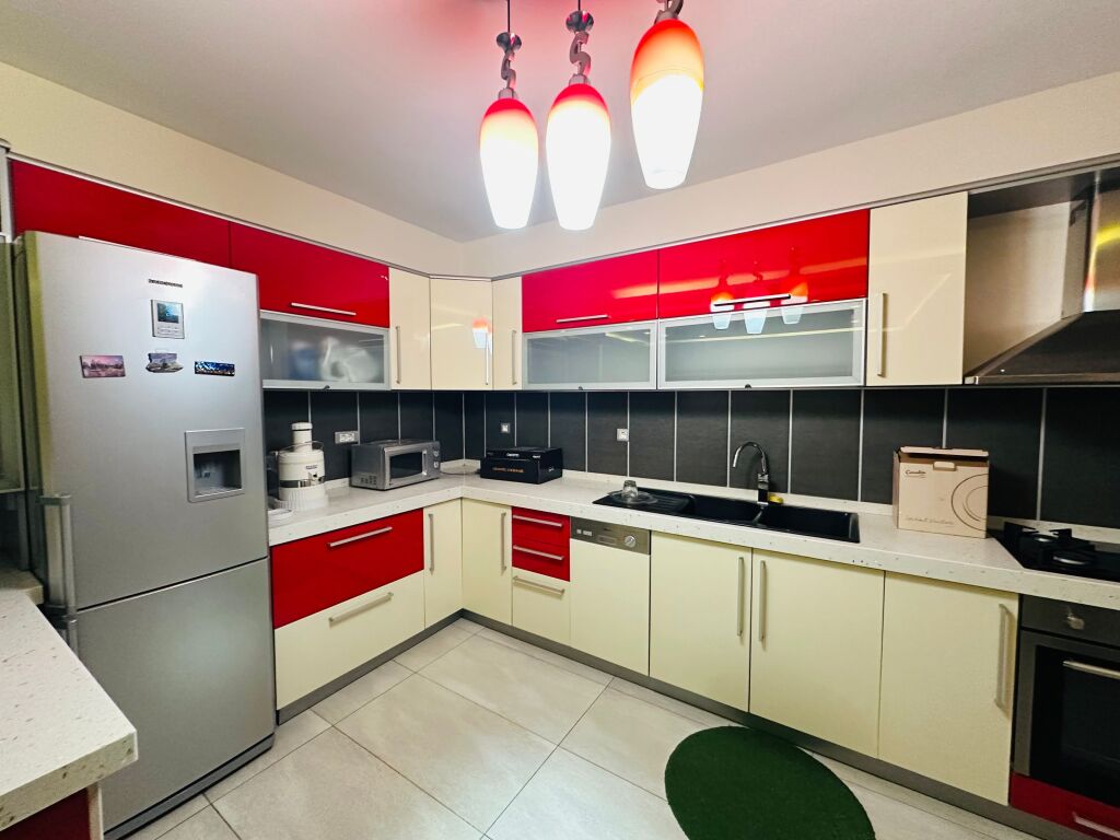 Jepet Me Qera Apartament 2+1+2 Tualete +2 Ballkone