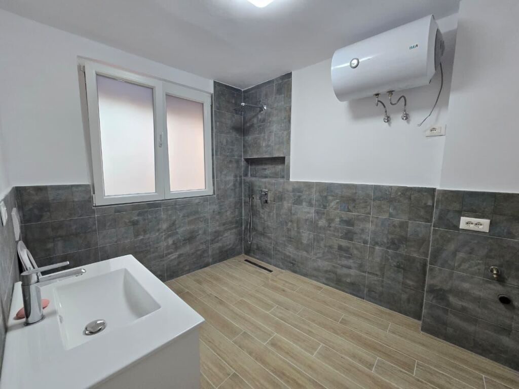 Affitto | Ambjent Biznesi | 21 Dhjetori, Inxhinieria e Ndertimit | 1000 €/mese