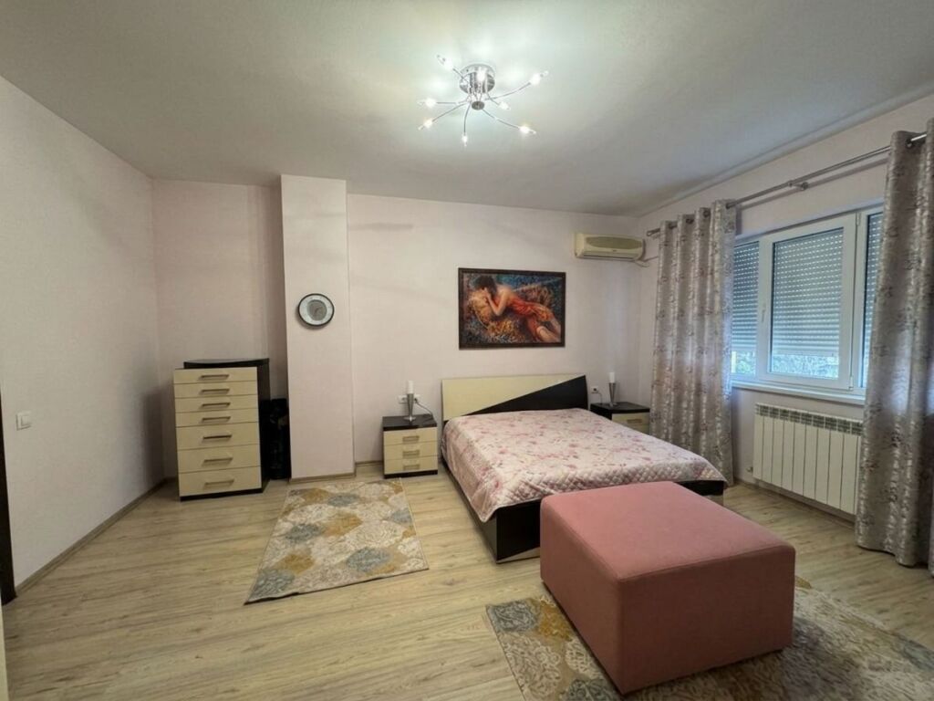 For rent, 2+1 apartment, Barrikadave Street, Tirana