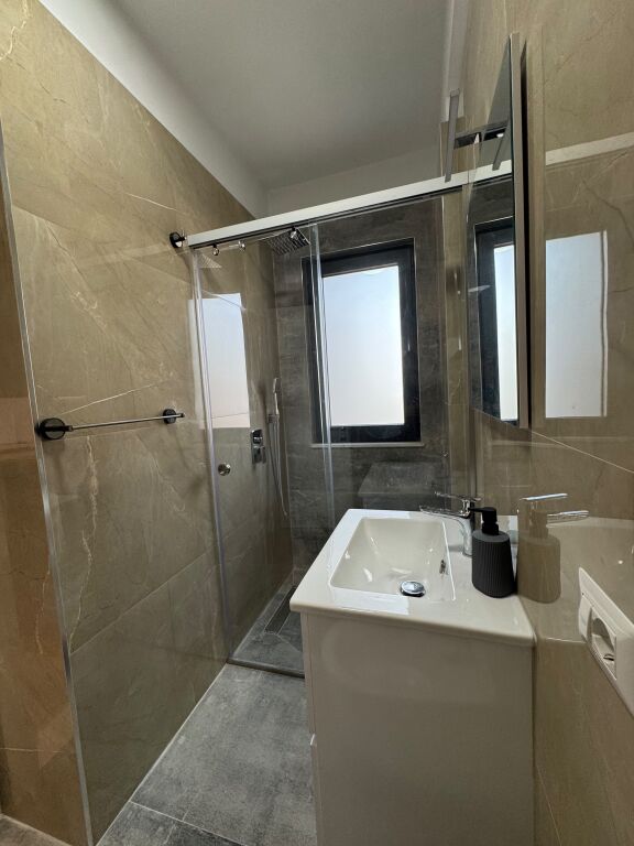 Apartament i ri dhe i mobiluar me qera 1+1 rr.Frosina Plaku