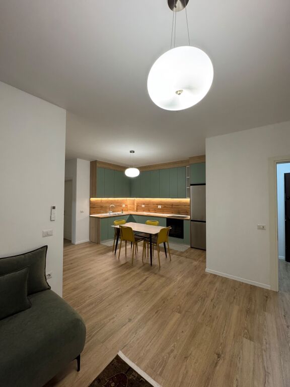 Jepet me qera apartament 2+1, 90 m², i ri dhe i mobiluar