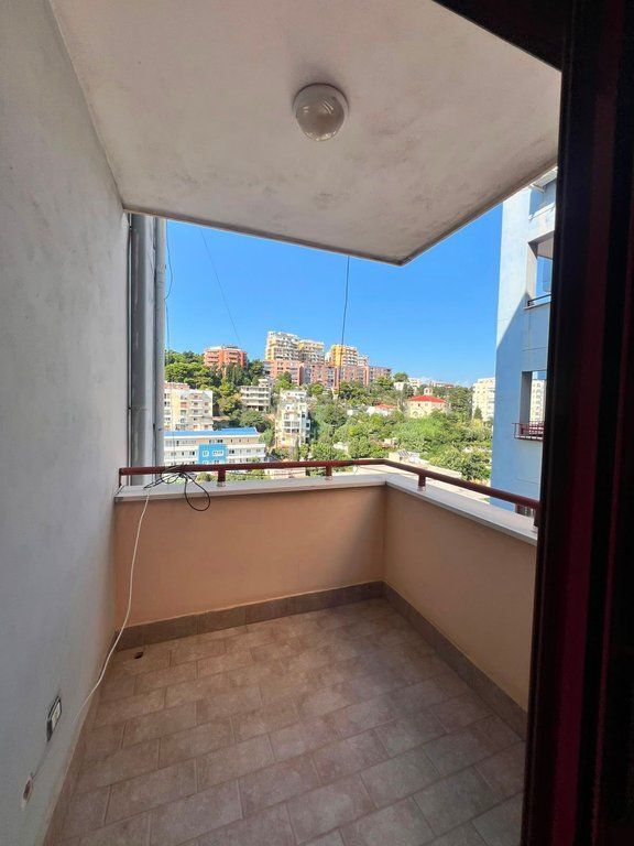 Shesim Apartament 2+1+2+3 ballkone në Lagjen Nr. 1, Durrës