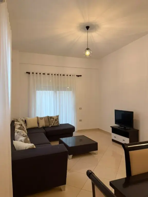 Jepet apartament 1+1 me qira tek Qyteti Studenti .