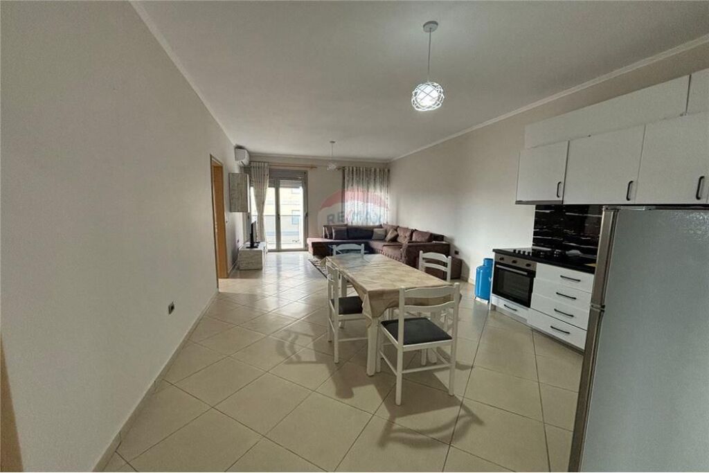 🏡 APARTAMENT 2+1+2 ME QIRA – COBO CENTER, VLORË!