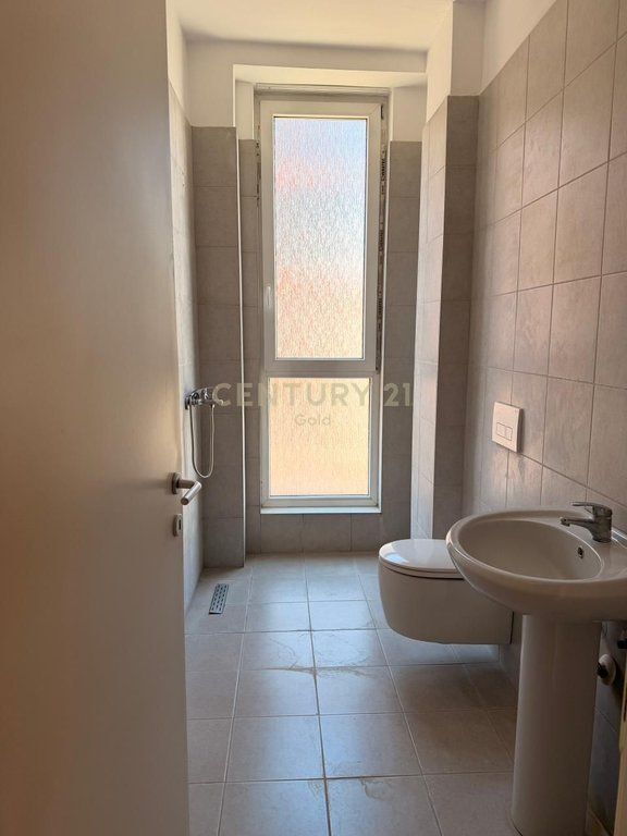 2+1+2 Apartment with Balcony for Rent at the New Boulevard, Tirana - 50,000 Lekë | 120 m²