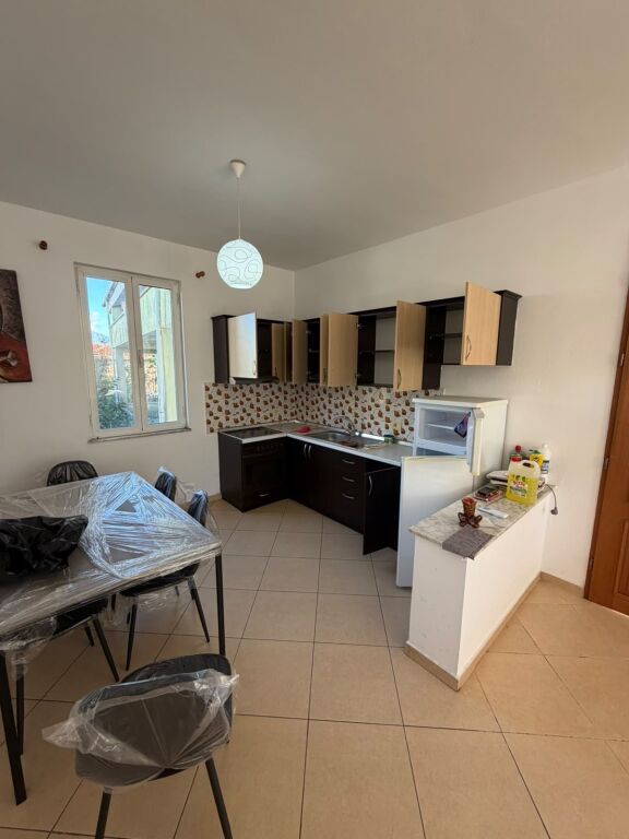3+1+1 apartment for rent in Laprake 50,000 lekë