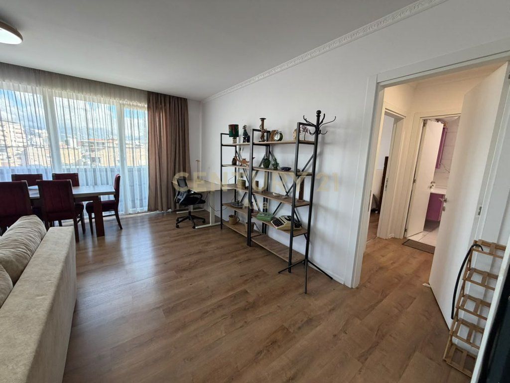Kepet me qira apartament 1+1 ne Qender te Tiranes.