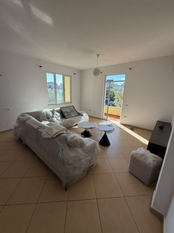 3+1+1 apartment for rent in Laprake 50,000 lekë