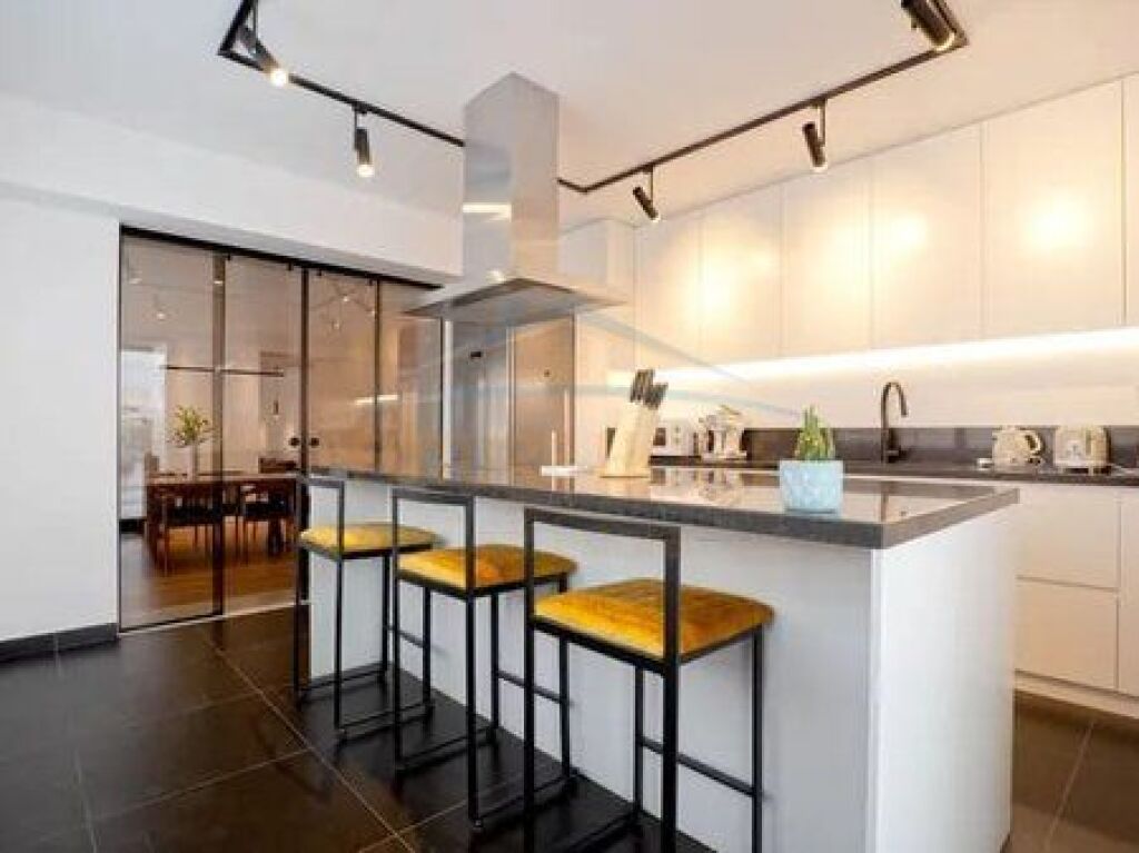 Qera, Penthouse 2+1+2+Post Parkimi, Kompleksi Nobis, Liqeni Artificial.