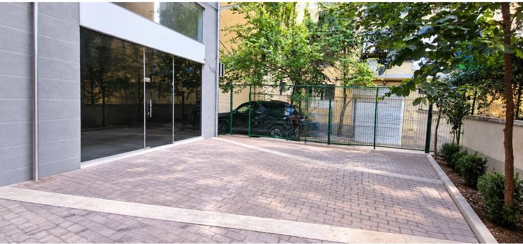 UNITÀ COMMERCIALE IN VENDITA CON VERANDA VIA HIMË KOLLI, TIRANA