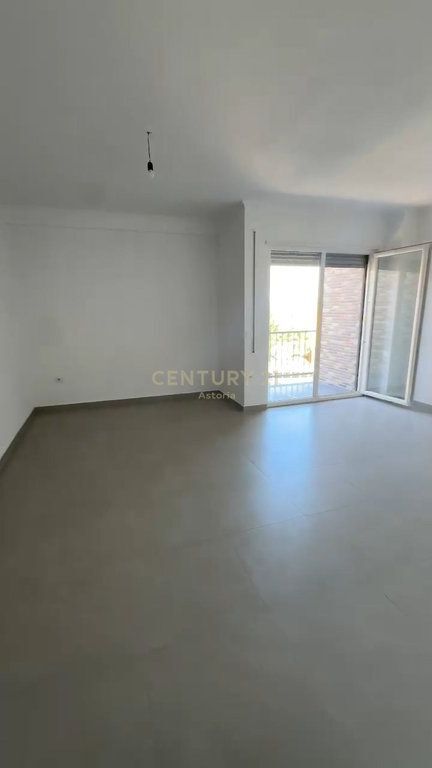 SHITET APARTAMENT 1+1 ME VERANDE NE INSTITUT astoria152223