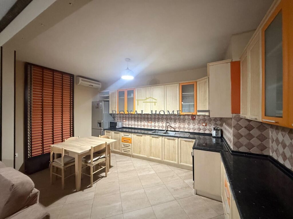 Jepet apartament 3+1+2 tek Zogu i Zi .  