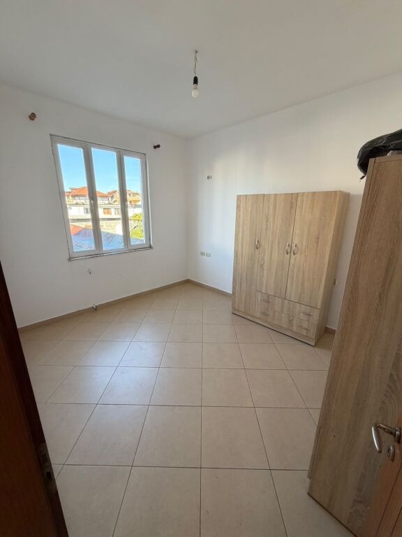 3+1+1 apartment for rent in Laprake 50,000 lekë