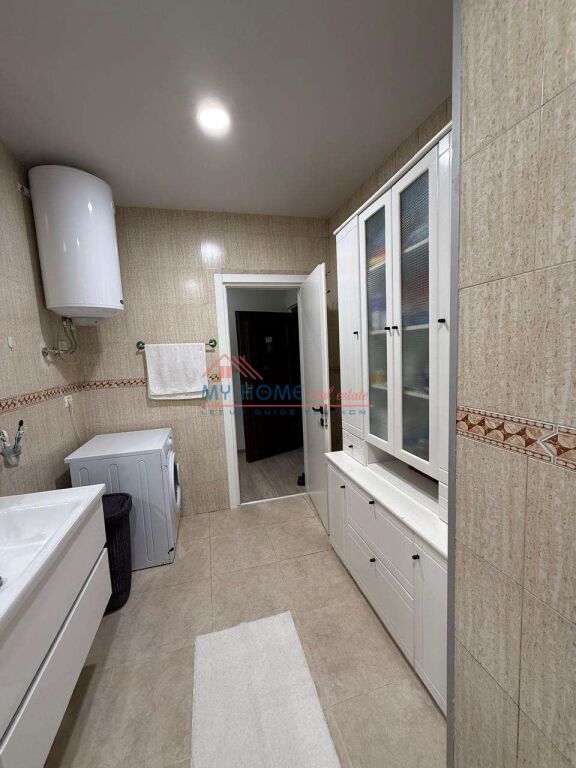 Apartament 2+1 ne shitje Komuna e Parisit ne Tirane