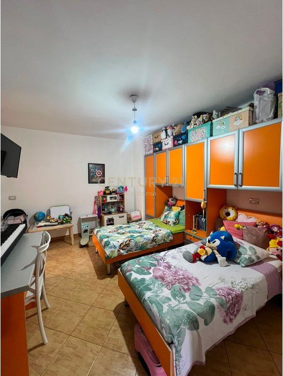 Shesim Apartament 2+1+2+3 ballkone në Lagjen Nr. 1, Durrës