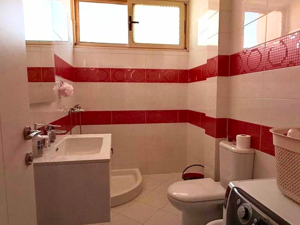 APARTAMENT 2+1 NË SHITJE – PRANË PASTICERI ELEZAJ, VLORË