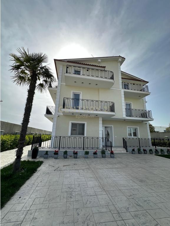 3-story villa for sale in Spitallë, Durrës