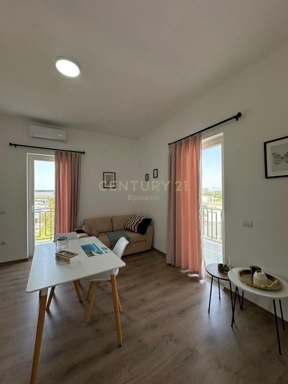 3-story villa for sale in Spitallë, Durrës