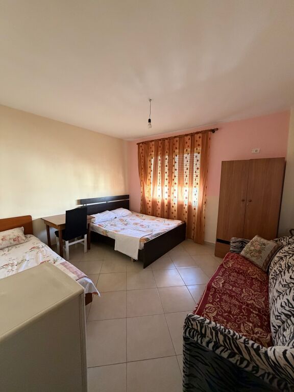 Jepet Apartament 3+1 + verande ne Plazh