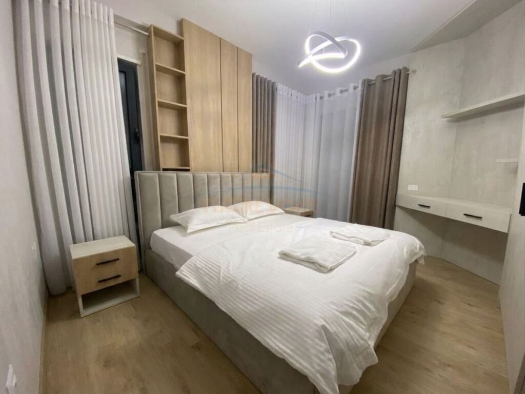 Rent, 2+1+2 apartment + 2 parking spaces, Center
