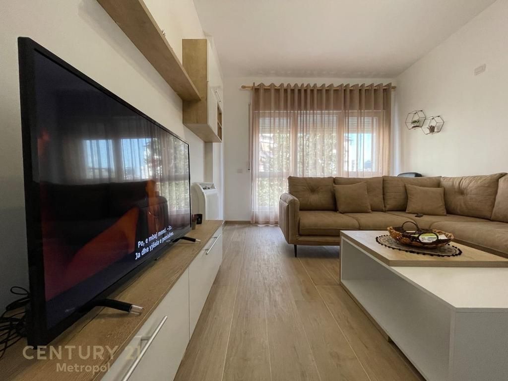 BNB BUSINESS FOR SALE, RRUGA E BARRIKADAVE! 1 € 3,500,000 Lekë
