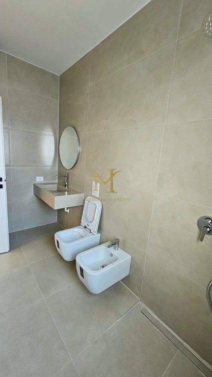 SHITET APARTAMENT 3+1+3 ME PAMJE DETI- NË ILIRIA, PLAZH!