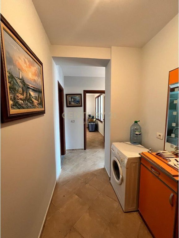 Shitet Apartament 3+1+2 ballkone , vije e pare bregdetare ne Malin e Robit!