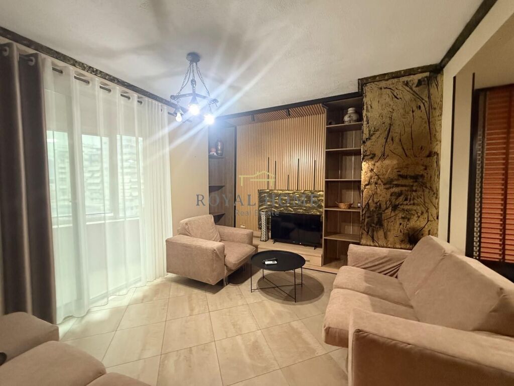 Jepet apartament 3+1+2 tek Zogu i Zi .  