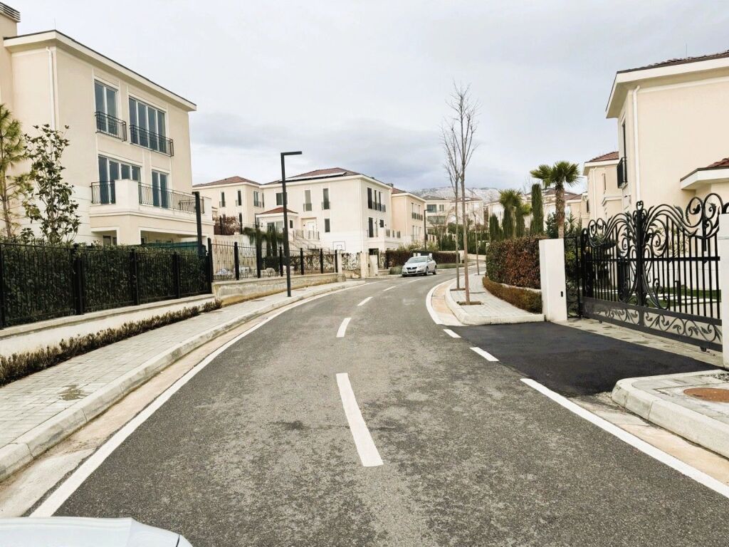 🏡✨VILLA DI LUSSO SU 3 PIANI IN VENDITA – COLLINA VERDE, VICINO A TEG🔥