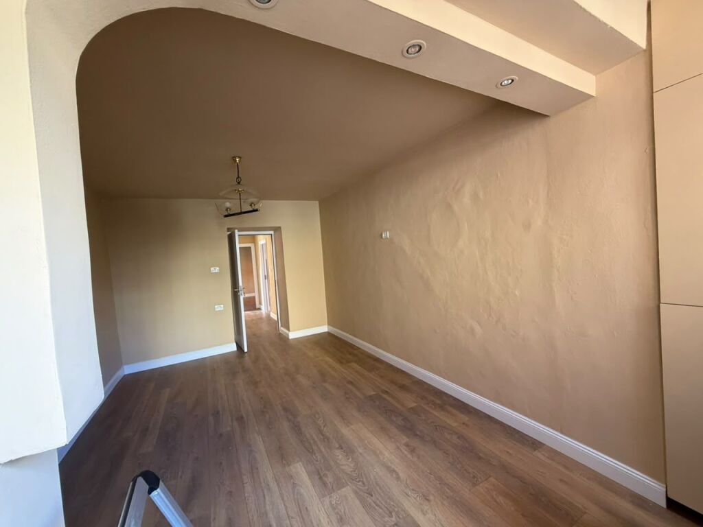 📣 JEPET ME QIRA APARTAMENT 3+1 PËR ZYRA 📍 Vendndodhja: 21 Dhjetori, pas Mondial