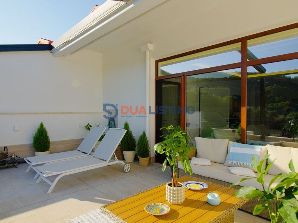 Duplex for sale at the Botanical Garden
