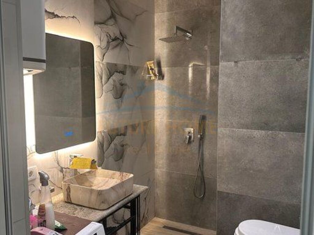  Shitet, Apartament 3+1+2, 21 Dhjetori, Tiranë
