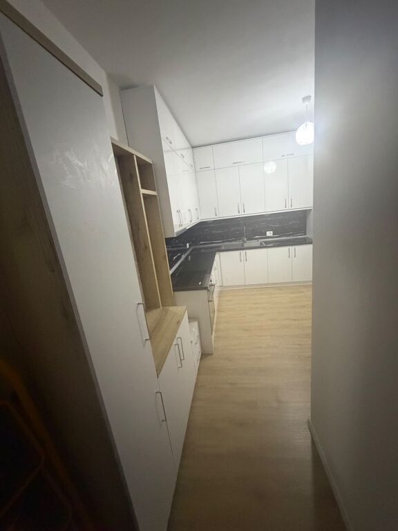 🏡 APARTAMENT 2+1 ME QIRA NË ZONËN "5 MAJI"!