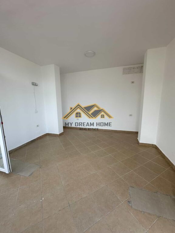 Shitet Apartament 2+1+2T tek Shkembi i Kavajes me pamje deti vija e dyte