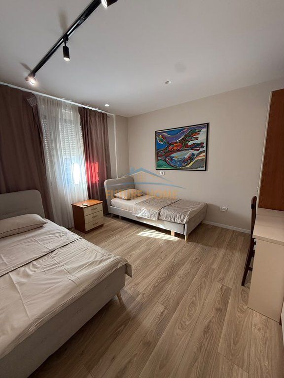 Rent 2+1+2, Zogu i Parë Boulevard, Tirana