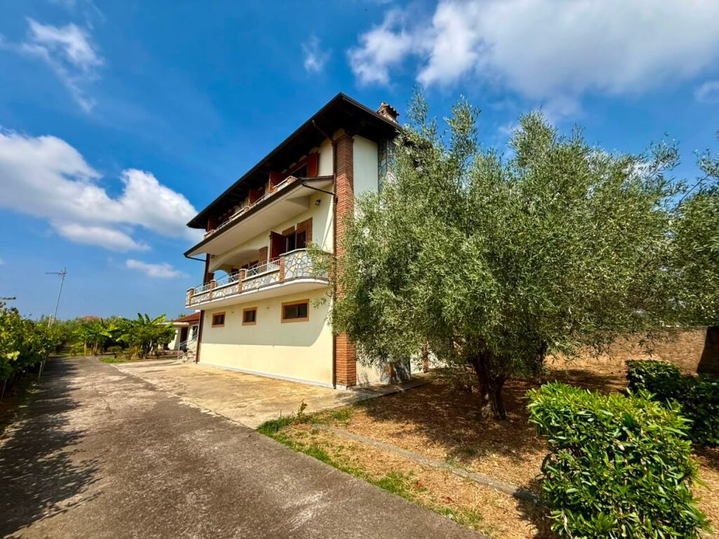 🏡 VILË 3-KATËSHE PËR SHITJE – SHIJAK, DURRËS 250,000 €
