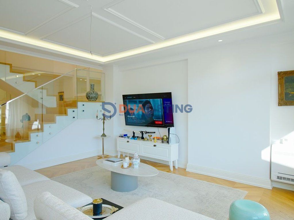 Duplex for sale at the Botanical Garden