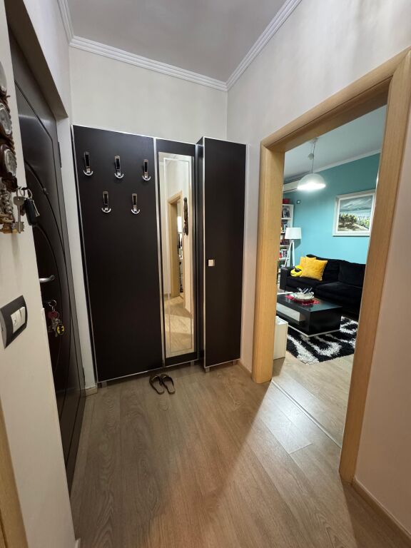Shitet Apartament 2+1+2