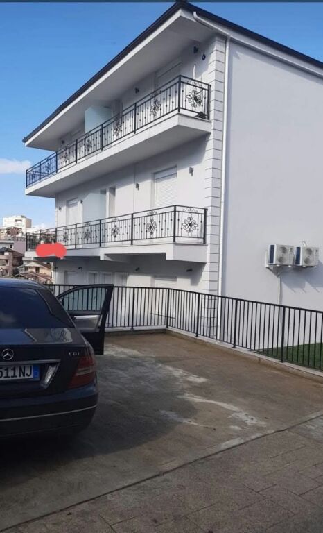 SHTEPI ME QERA 1+1+PARKIM - SHKOZE, TIRANE