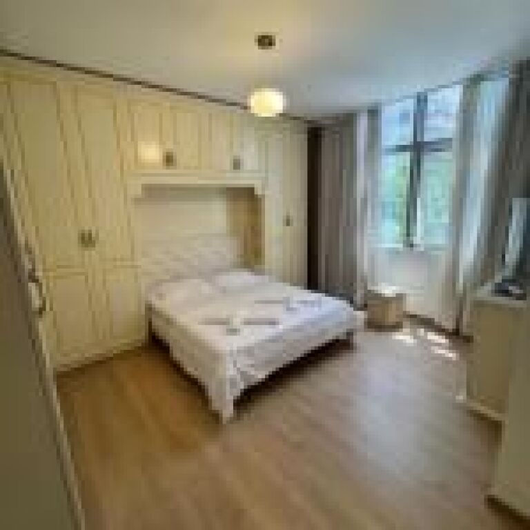 Apartament 2+1 i Mobiluar për Shitje pranë Square 21, Tiranë