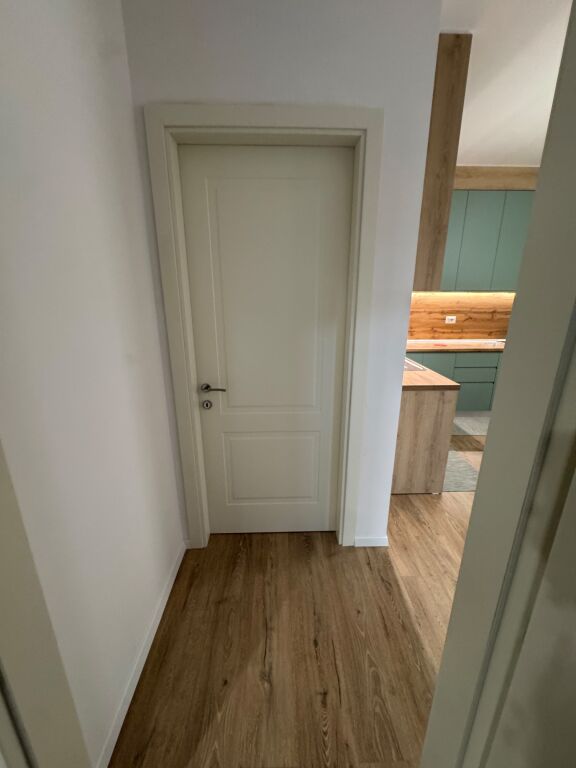 Jepet me qera apartament 2+1, 90 m², i ri dhe i mobiluar