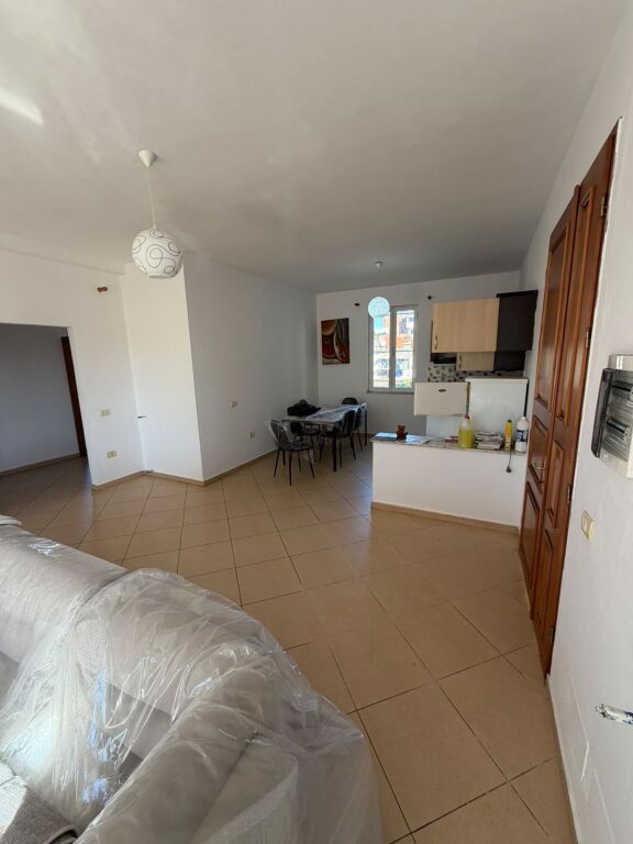 3+1+1 apartment for rent in Laprake 50,000 lekë