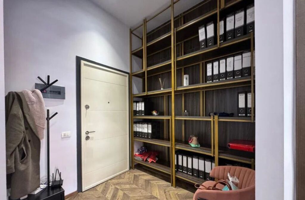 Affitto | Ambjent Biznesi | Rruga e Kavajës | 650 €/mese