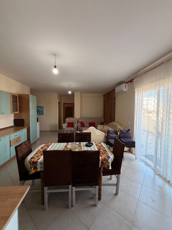 Jepet Apartament 3+1 + verande ne Plazh