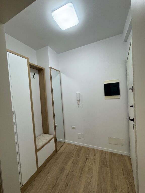 Jepet me qera apartament 2+1, 90 m², i ri dhe i mobiluar