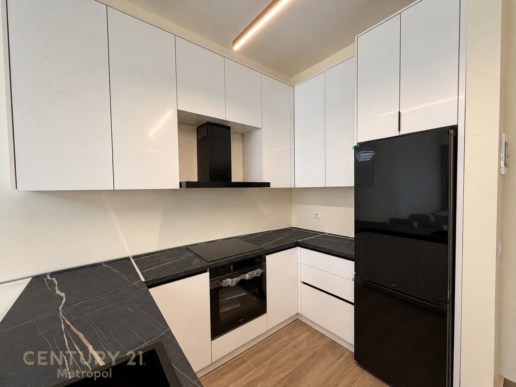 Per qira 1+1 +2 poste parkimi, Aura Kompleks, Laprake
