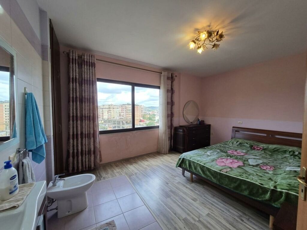 Shitet, Apartament 2+1+2, Kompleksi Molla, Tiranë