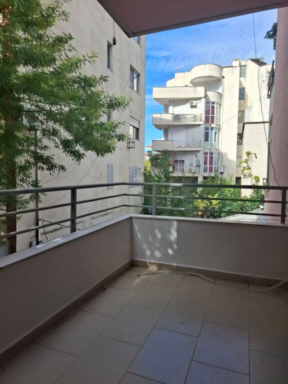 Apartament 2+1 per Qera 450Lek/muaj - Melisa, prane Restorant Freskut