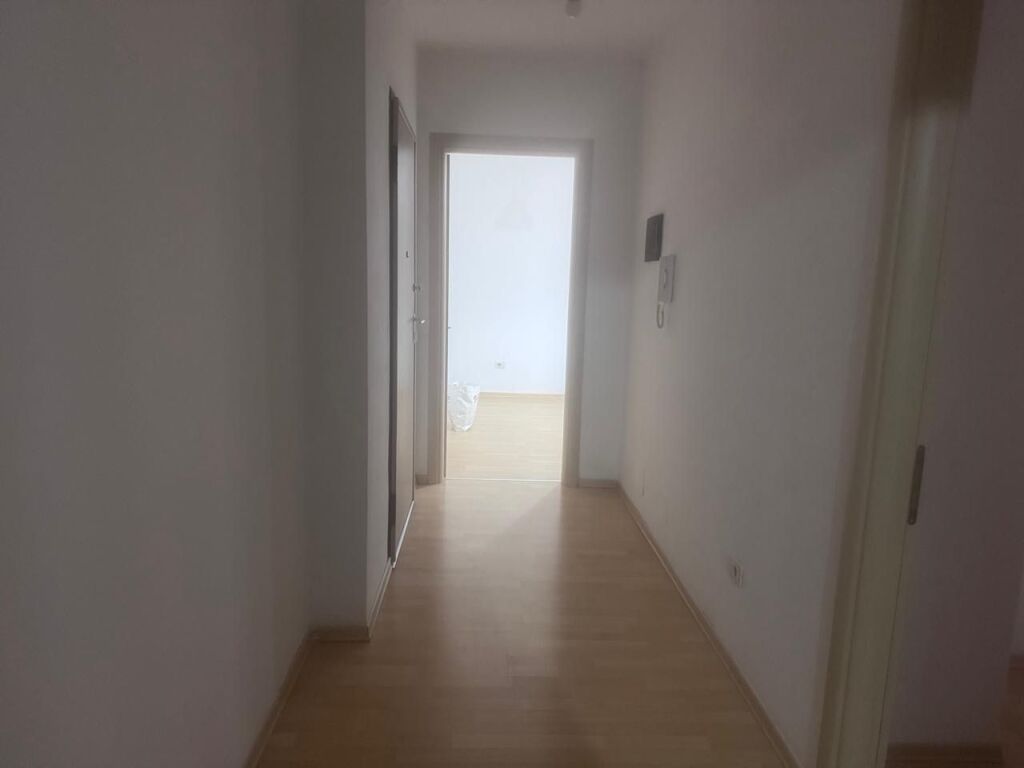 2+1 vuoto in affitto presso Kontakti 21 Dhjetori 550€