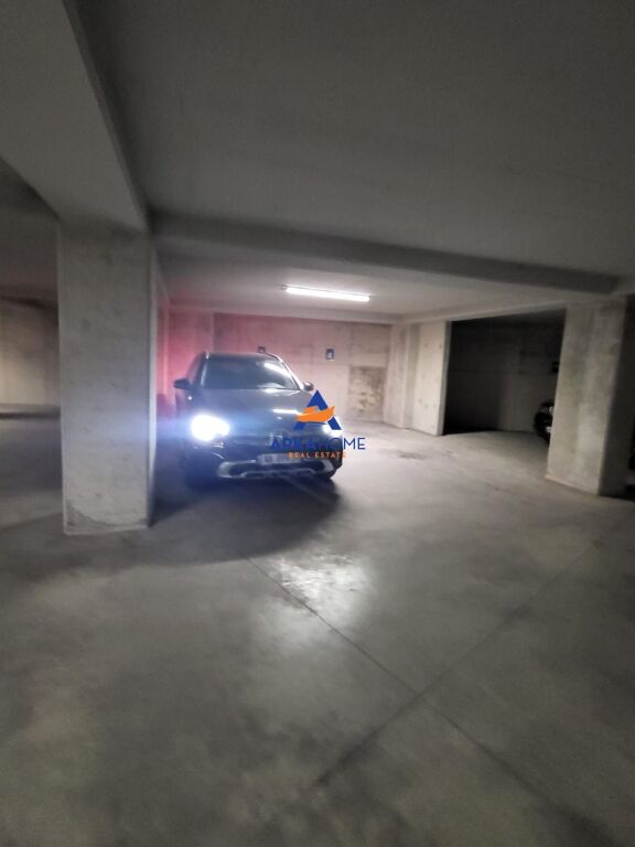 JEPET APARTAMENT ME QERA 2+1+2 BALLKONE "MINISTRIA E DREJTËSIS, BULEVARDI ZOGU I PARË" 1000 EURO